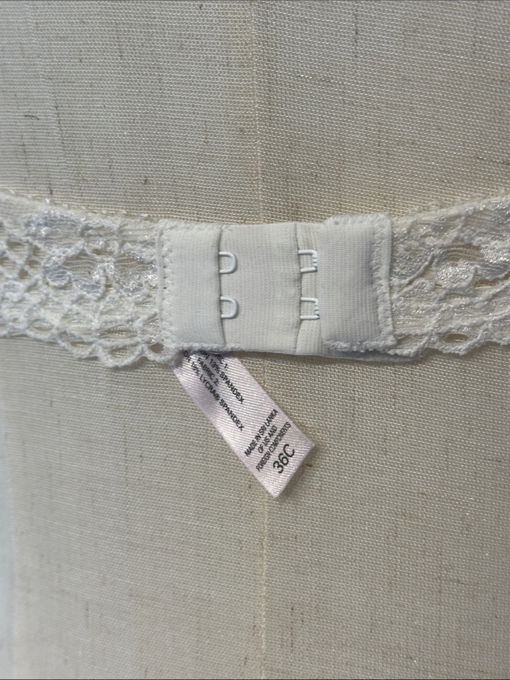 Delicate White Lace Bridal Lingere with Floral Embroidery and two lace garter - Picture 3 of 9